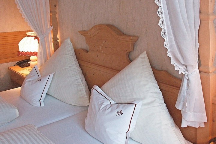 Room 2 of 27