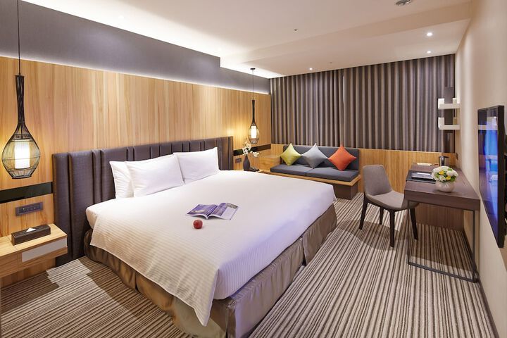 Room 8 of 50