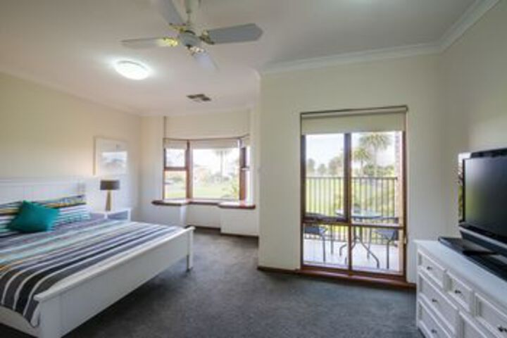 Room 9 of 20