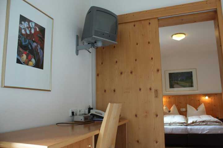 Room 14 of 48