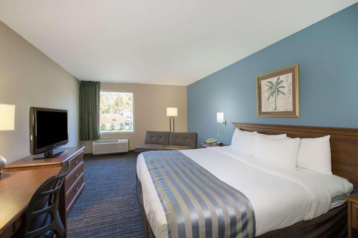 1 King Bed (2 of 11)