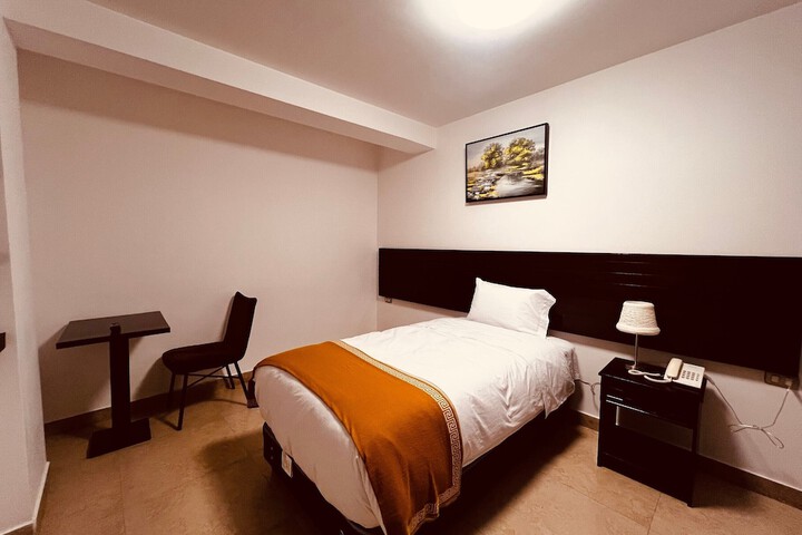 Room 39 of 64