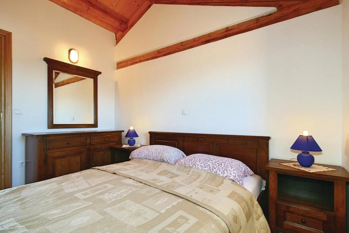 Room 5 of 14