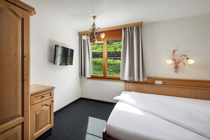 Room 21 of 38