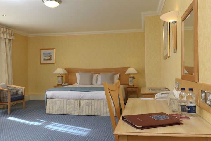 Room 18 of 110