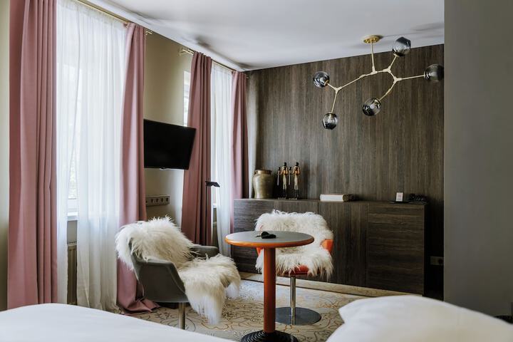 Room 28 of 114