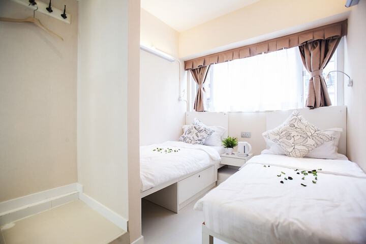 Room 7 of 35