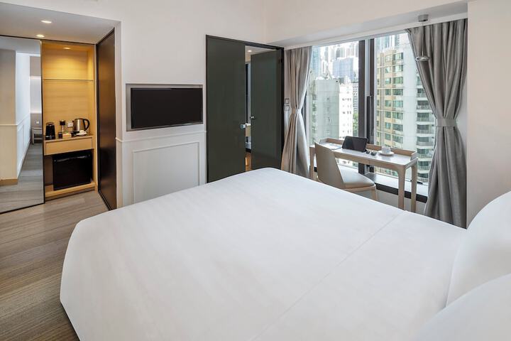 Room 25 of 37