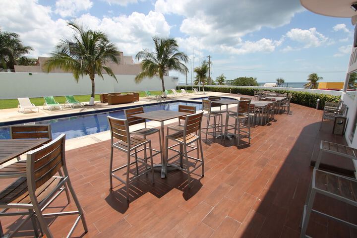 Pool Hotel