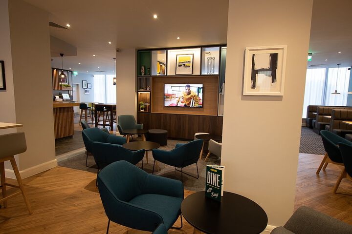Lounge 140 of 210
