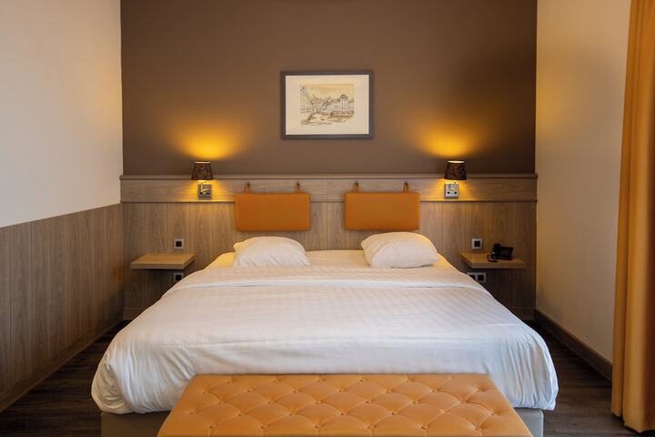 Room 5 of 32