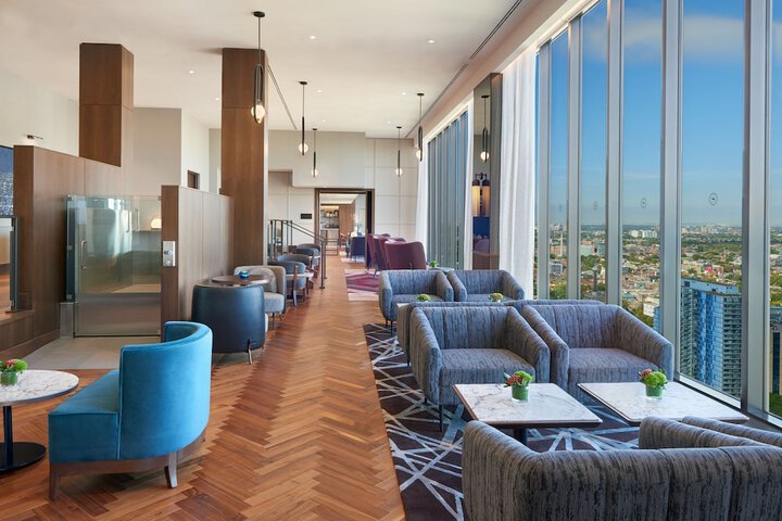 Lounge 98 of 120