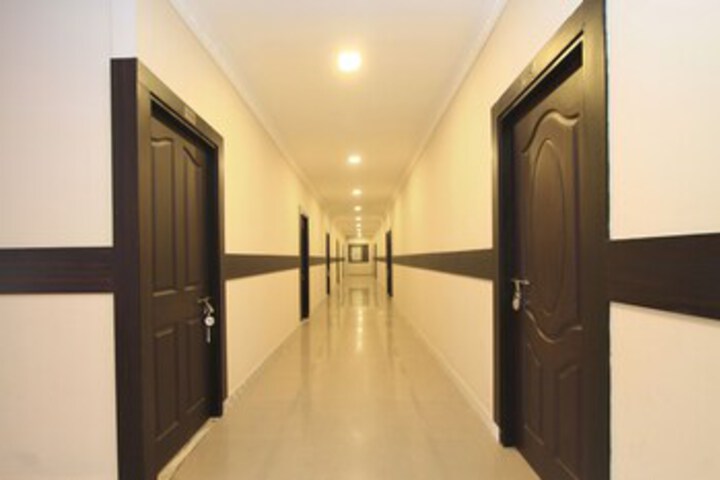 Ballroom/Hall 8 of 21