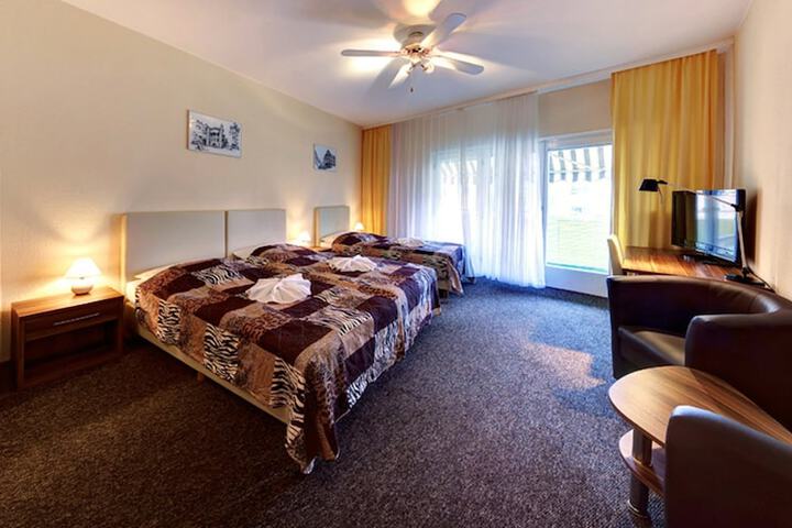 Room 3 of 21