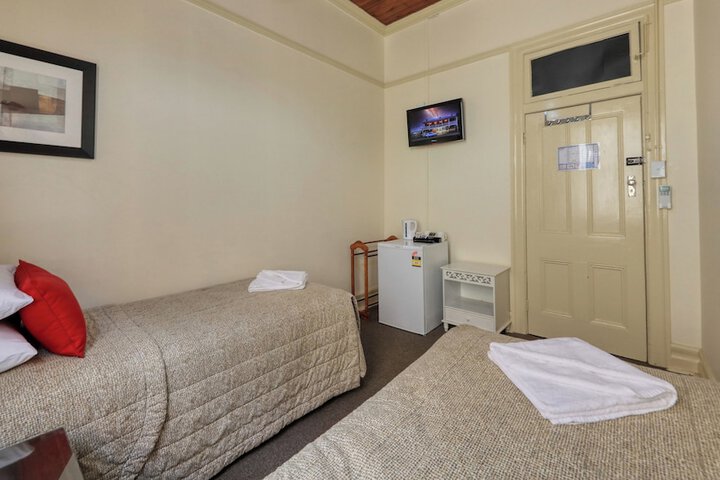 Room 8 of 25