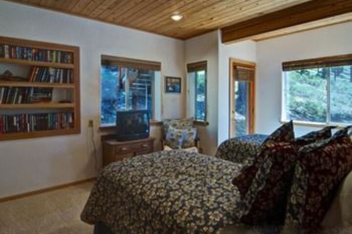 Room 6 of 25