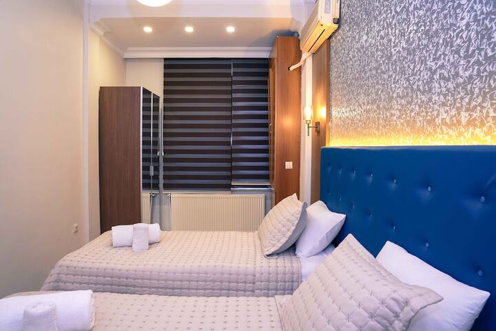 Room 43 of 117