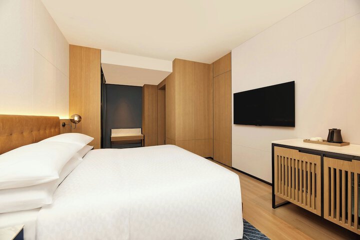 Room 14 of 24