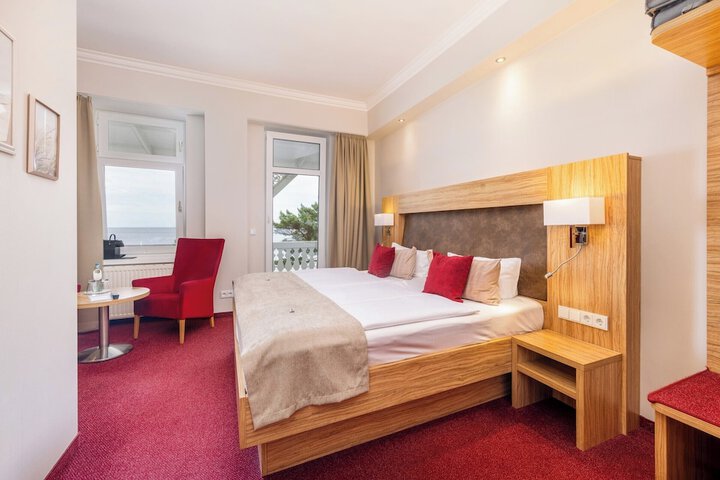 Room 34 of 108