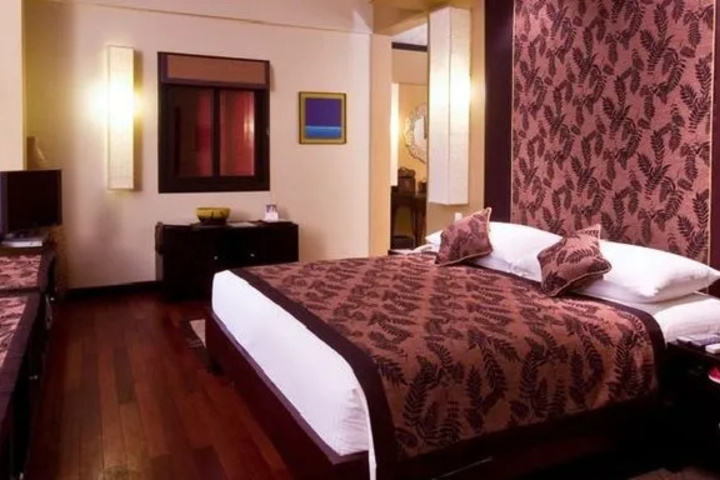 Room 3 of 20