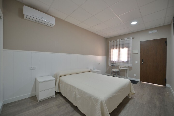 Room 9 of 10