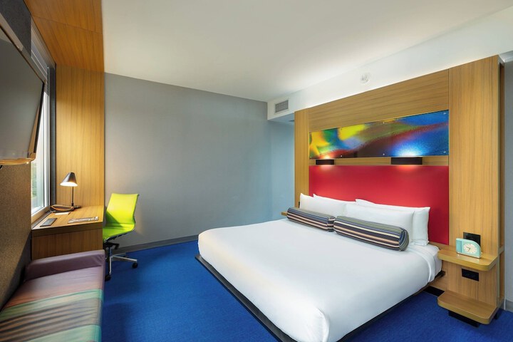 Room 9 of 39