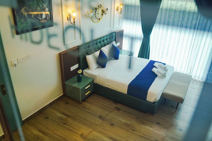 Room 16 of 36