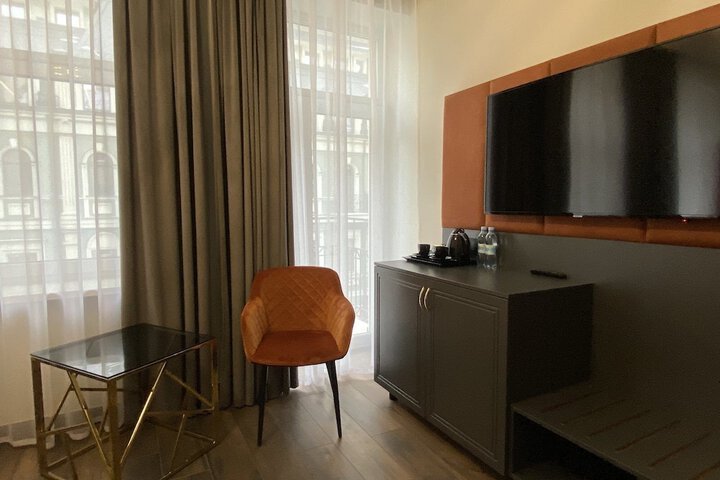 Room 64 of 100