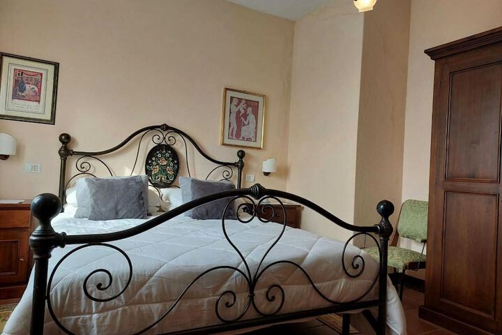 Room 3 of 40