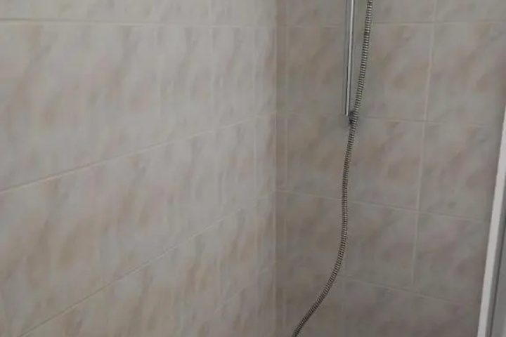 Room 7 of 12