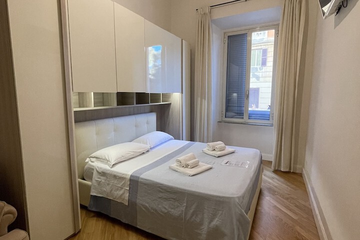 Room 6 of 32
