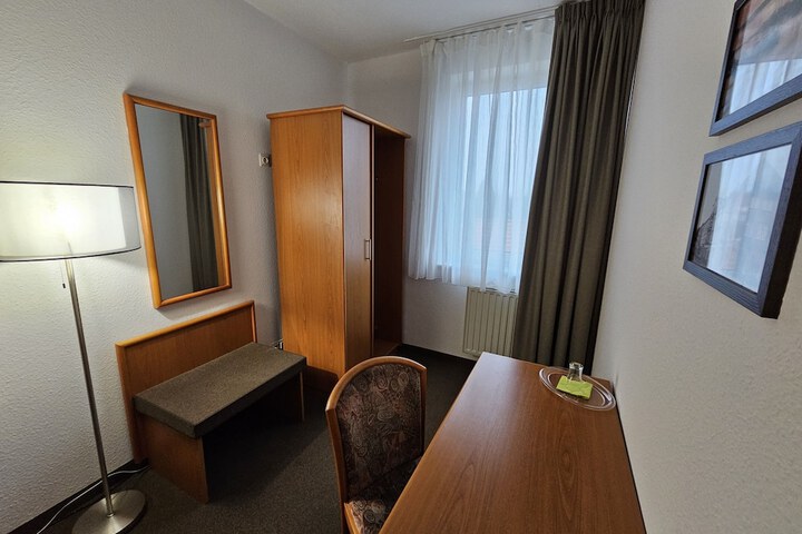 Room 21 of 57