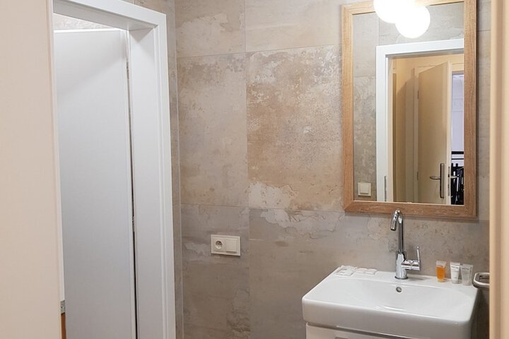 Room 9 of 25