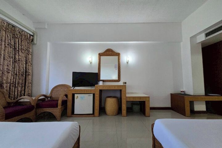 Room 13 of 65