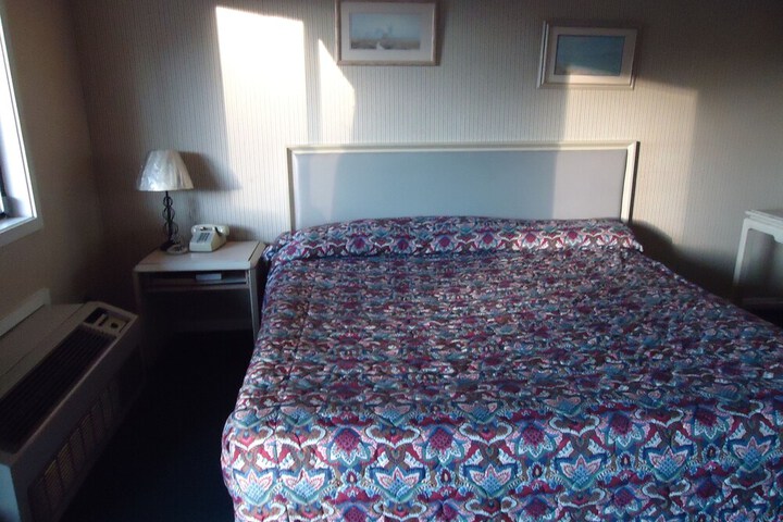 Room 3 of 20