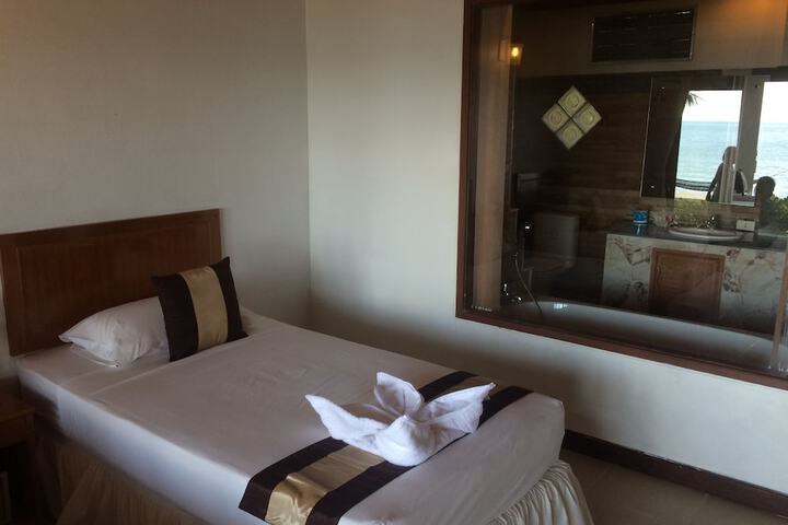 Room 5 of 139