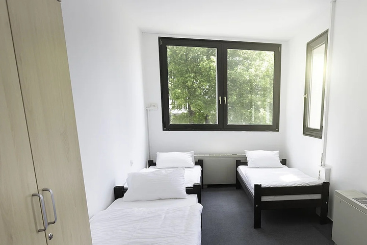 Room 3 of 8