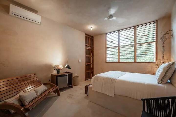 Room 10 of 51