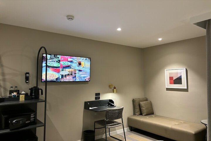 Room 48 of 161