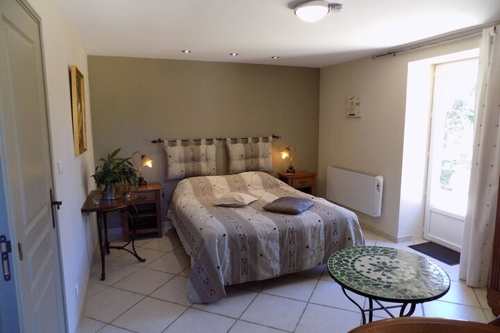 Room 6 of 33
