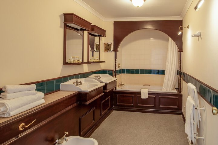 Room 40 of 141