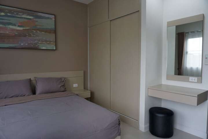 Room 6 of 32