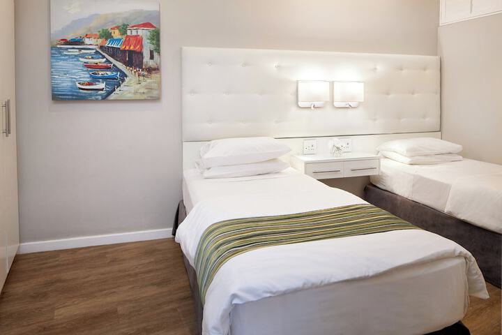 Room 27 of 181