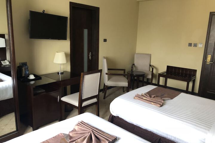 Room 8 of 19