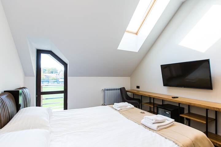 Room 5 of 28