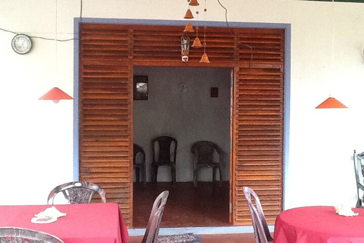 Dining 7 of 16