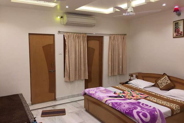 Room 5 of 14