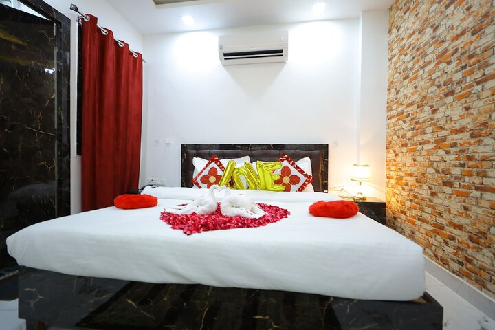 Room 4 of 18