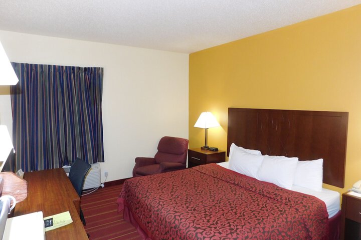 1 King Bed (9 of 12)