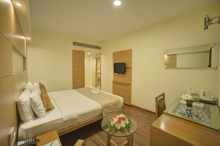 Room 4 of 43